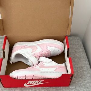 Nike Kids Sneakers in Pink and White